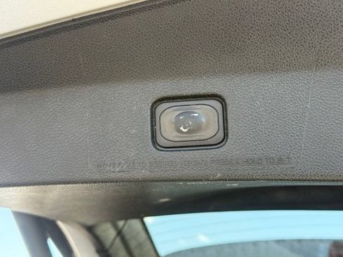 Used 2017 Ford Explorer XLT w/ Equipment Group 201A FWD image 12