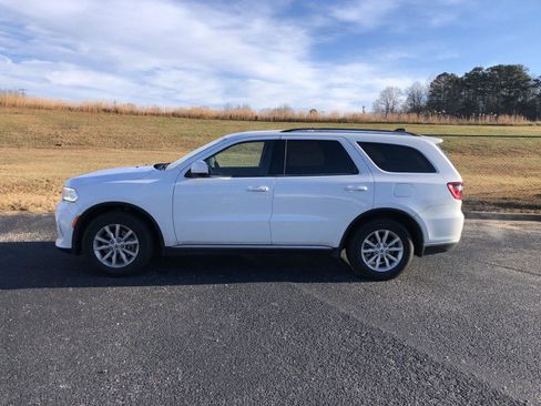 Used 2021 Dodge Durango SXT image 2