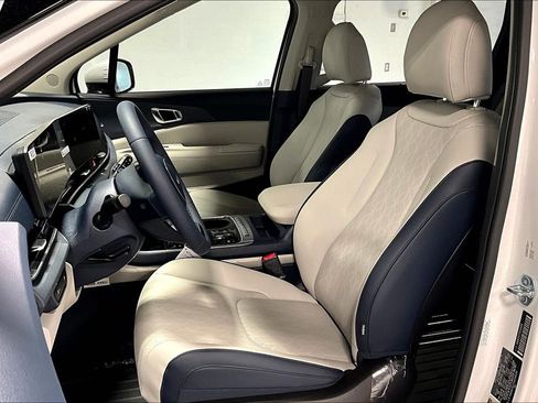 New 2025 Kia Carnival EX FWD image 19
