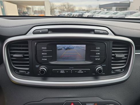 Used 2016 Kia Sorento LX image 26