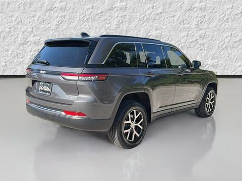 Used 2025 Jeep Grand Cherokee Limited RWD image 3