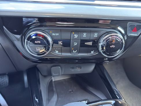 New 2026 Chevrolet Trax LT w/ Sunroof Package image 15