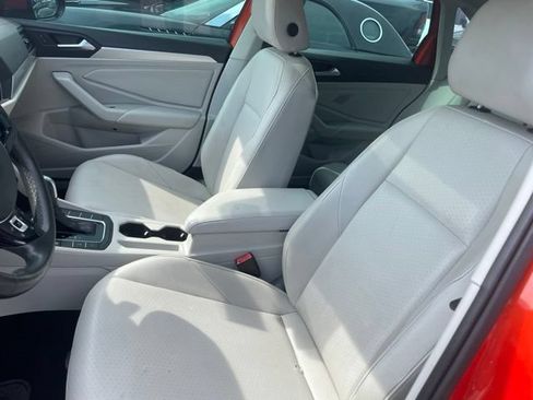 Used 2020 Volkswagen Jetta SE w/ SE Cold Weather Package FWD image 7