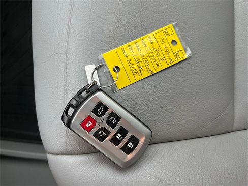 Used 2017 Toyota Sienna XLE Premium image 32