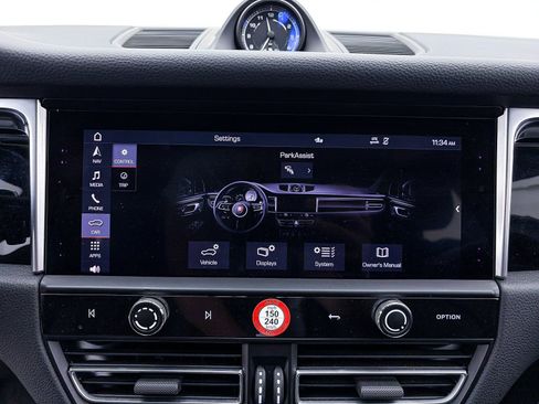 Used 2024 Porsche Macan image 25