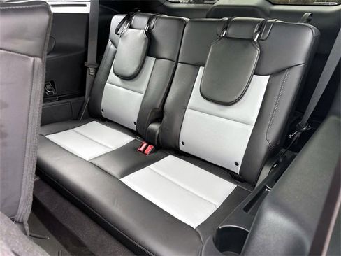 Used 2022 Ford Explorer XLT w/ Equipment Group 202A image 14