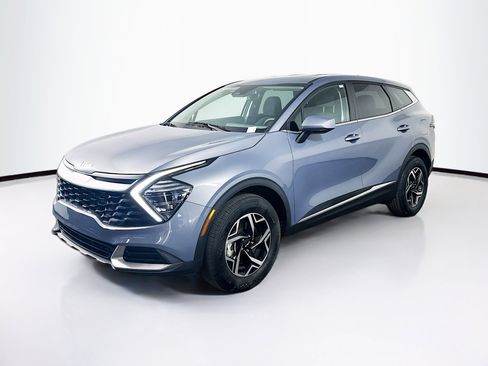 Used 2025 Kia Sportage LX image 3