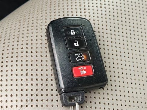 Used 2018 Toyota Highlander Limited image 21