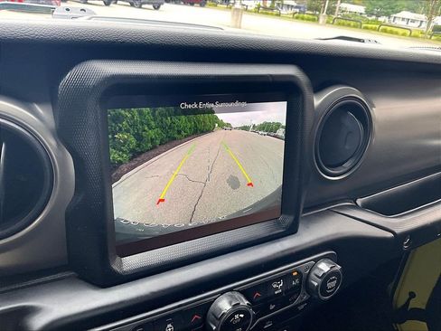 Used 2023 Jeep Wrangler Unlimited w/ Sun & Screen Package AWD/4WD image 19