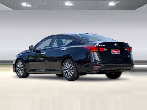 Used 2025 Nissan Altima 2.5 SV image 8