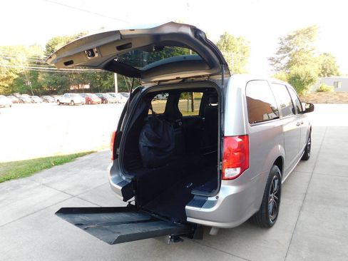 Used 2018 Dodge Grand Caravan GT FWD image 7