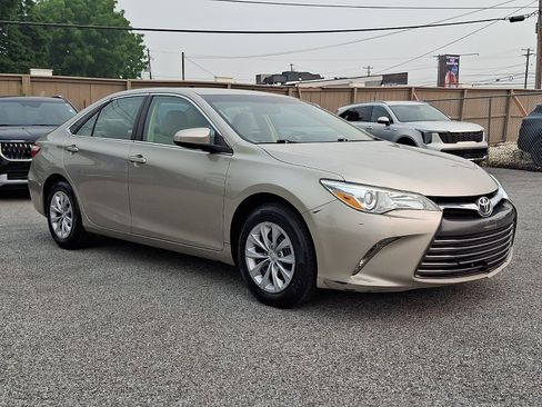 Used 2016 Toyota Camry LE FWD image 3