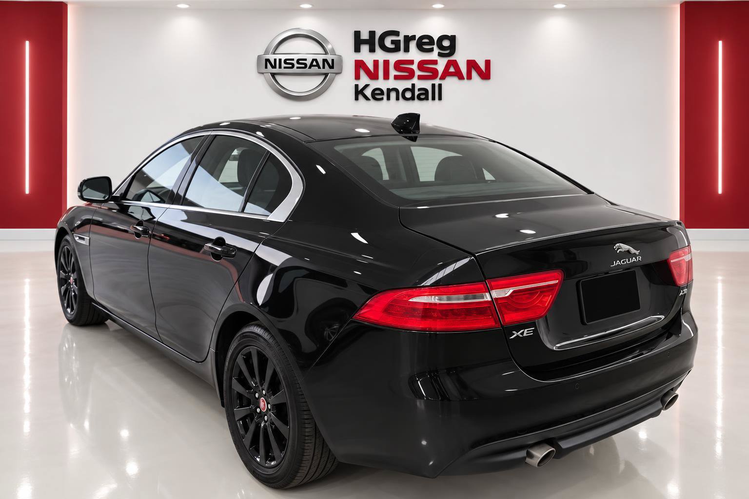 Used 2019 Jaguar XE RWD image 2