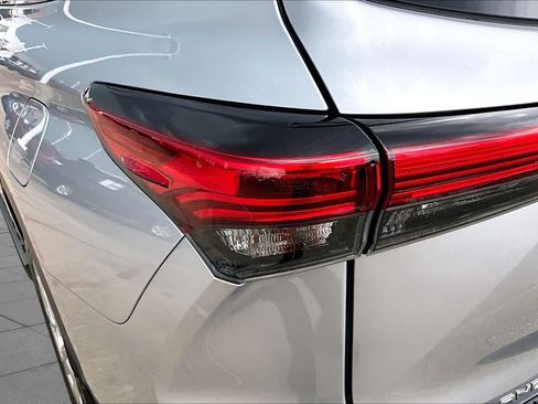 Used 2023 Toyota Highlander Limited FWD image 29