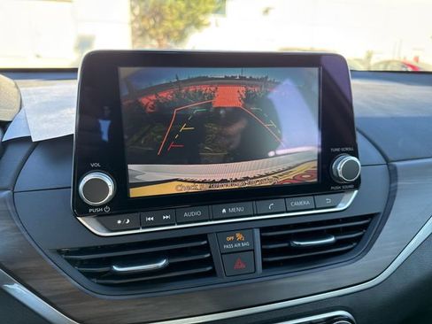 Used 2023 Nissan Altima 2.5 SV image 13