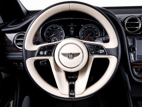 Used 2019 Bentley Bentayga image 36
