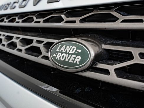 Used 2018 Land Rover Discovery Sport SE AWD/4WD image 3