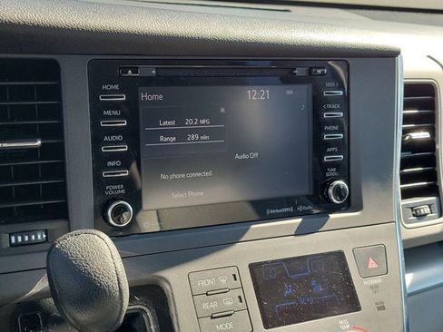 Used 2018 Toyota Sienna LE image 24