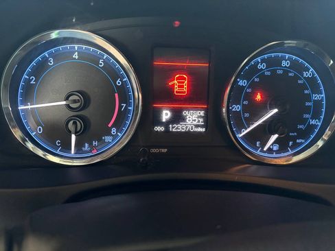 Used 2018 Toyota Corolla LE FWD image 23