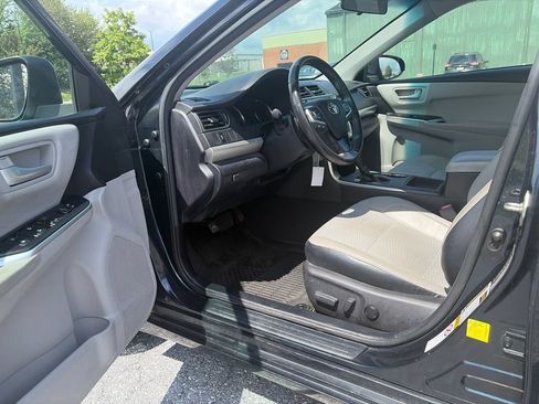 Used 2017 Toyota Camry SE FWD image 10