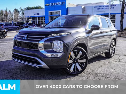 Used 2025 Mitsubishi Outlander SE image 3