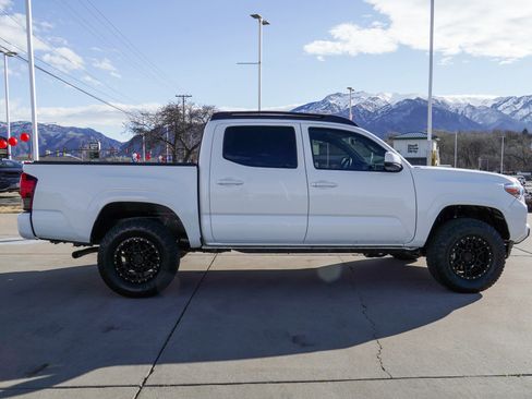Certified 2022 Toyota Tacoma SR image 9