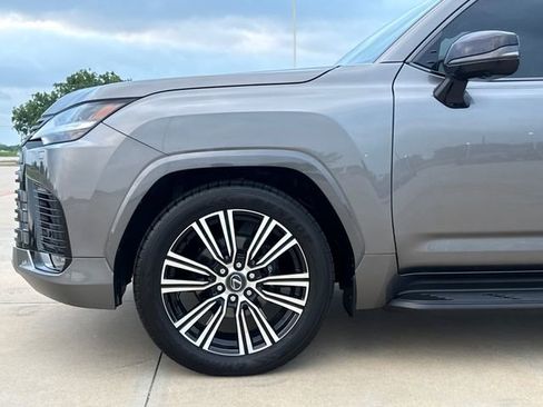 Used 2024 Lexus LX 600 4WD w/ Luxury Package image 5