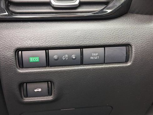 Used 2024 Nissan Sentra SV FWD image 16