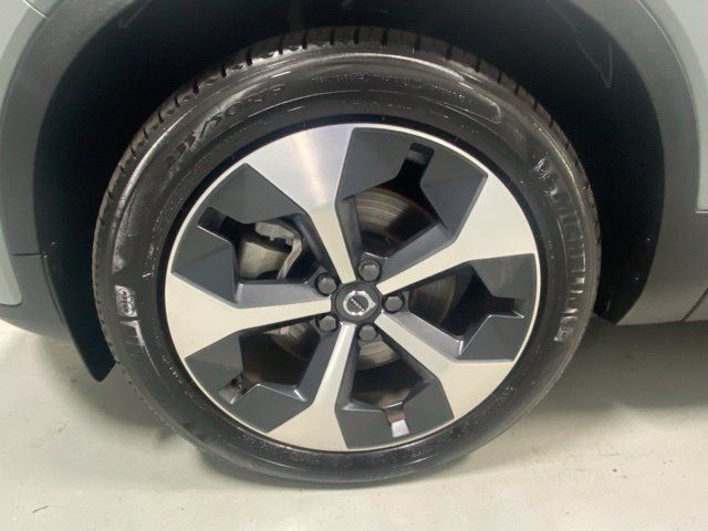 Certified 2026 Volvo XC40 B5 Plus AWD/4WD image 5