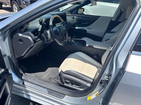 Used 2024 Lexus ES 300h w/ Accessory Package (Z1) FWD image 6