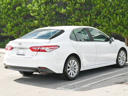 Used 2019 Toyota Camry LE image 4