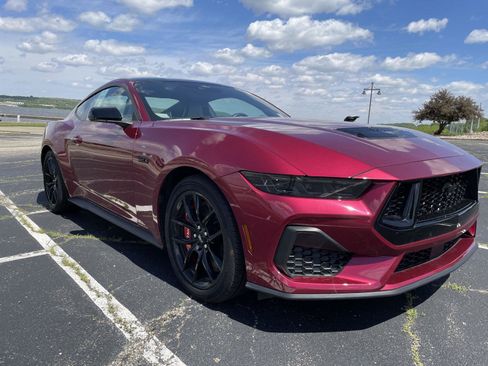 Used 2025 Ford Mustang GT Premium RWD image 5