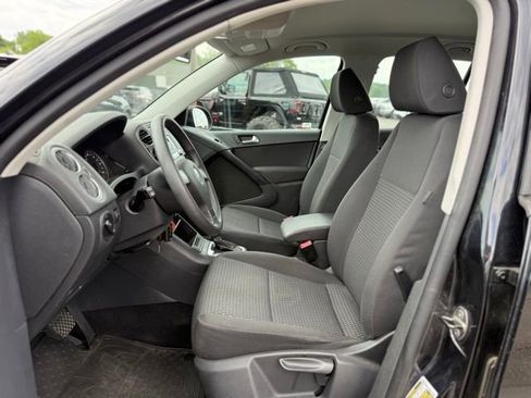 Used 2010 Volkswagen Tiguan SE AWD/4WD image 9