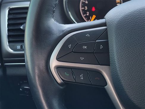 Used 2019 Jeep Grand Cherokee Limited w/ Luxury Group II image 28