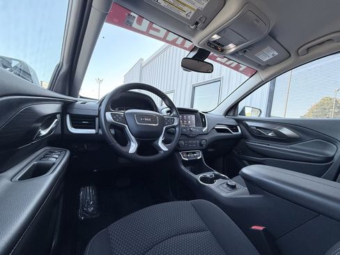 Used 2024 GMC Terrain SLE image 10