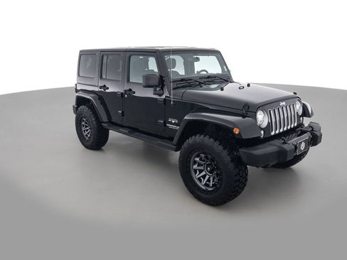 Used 2017 Jeep Wrangler Unlimited Sahara w/ Connectivity Group image 3
