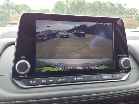 Used 2025 Nissan Rogue SV FWD image 28