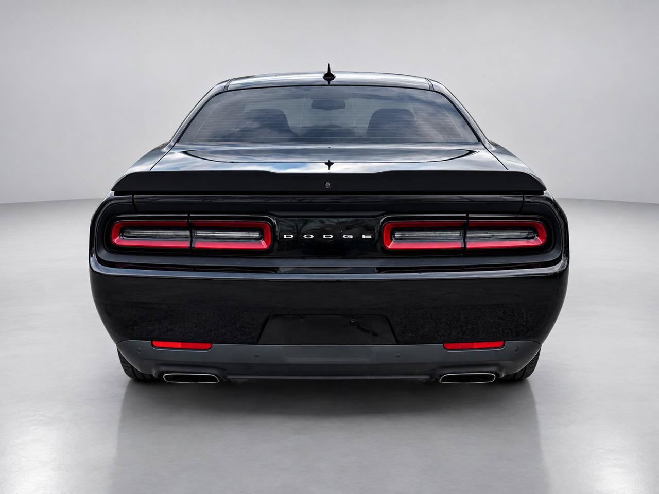 Used 2019 Dodge Challenger R/T RWD image 4