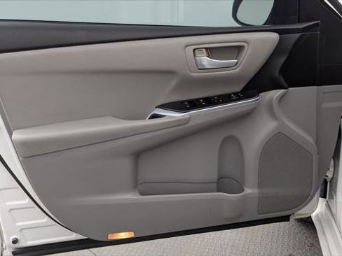Used 2015 Toyota Camry LE image 13