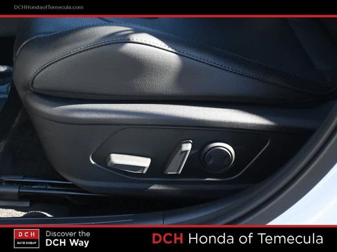 Used 2025 Hyundai Elantra Limited image 16