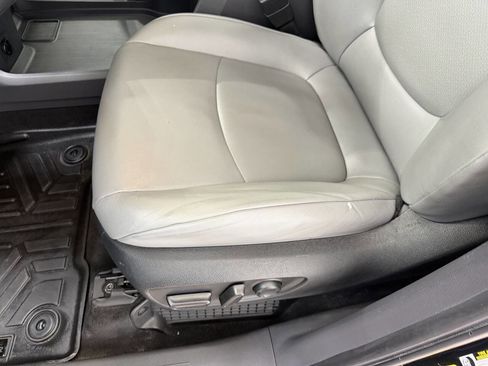 Used 2022 Toyota Sienna XLE AWD/4WD image 21