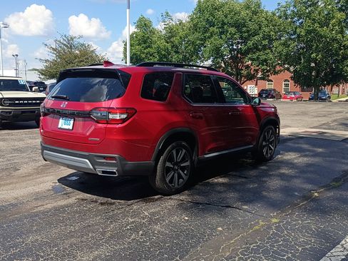 Used 2024 Honda Pilot Touring image 3