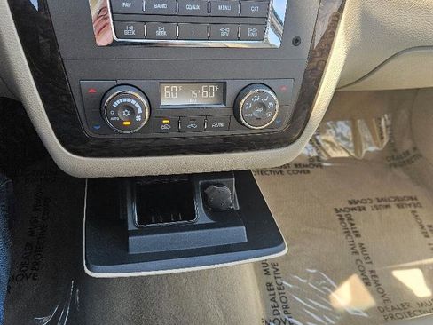 Used 2009 Cadillac DTS w/ Sun And Sound Package FWD image 22