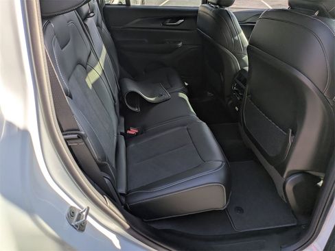 New 2025 Jeep Grand Cherokee Altitude image 31