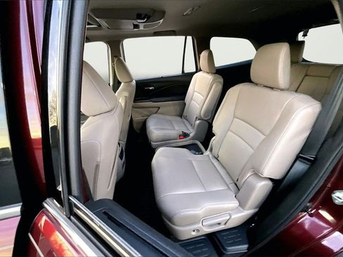 Used 2019 Honda Pilot Touring image 23