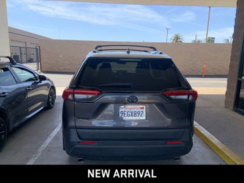 Used 2022 Toyota RAV4 XLE Premium FWD image 5