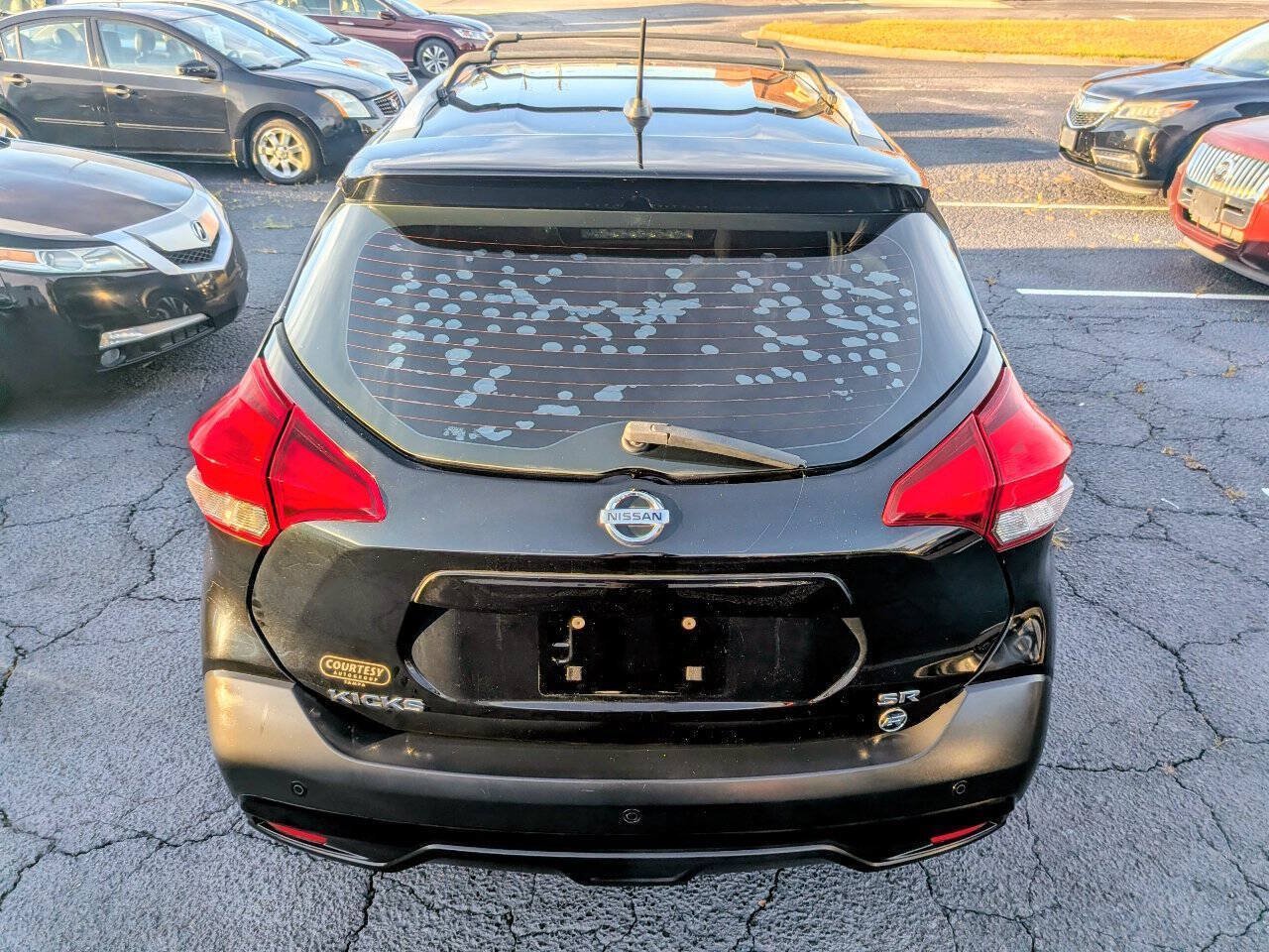 Used 2018 Nissan Kicks SR w/ Exterior Electronics Package FWD image 18