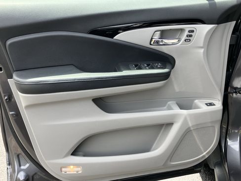 Used 2017 Honda Pilot Elite image 14