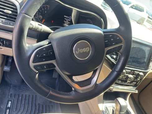Used 2021 Jeep Grand Cherokee Limited w/ Luxury Group II AWD/4WD image 16