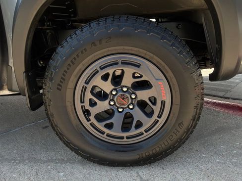 Used 2026 Nissan Frontier PRO-4X AWD/4WD image 9